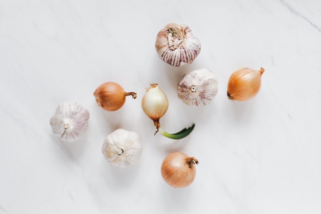 Composition of raw onions and garlic